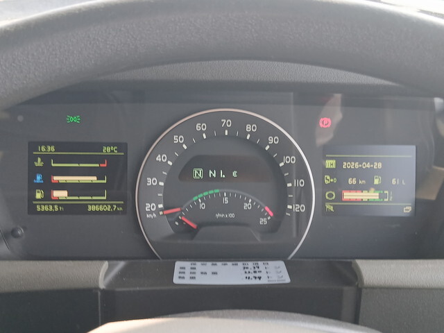 ボルボボルボFHトレーラーヘッド（トラクターヘッド）大型（10t）[写真11]