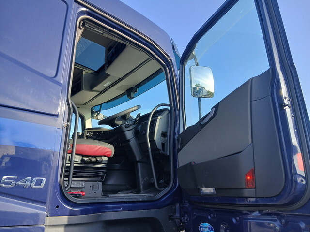 ボルボボルボFHトレーラーヘッド（トラクターヘッド）大型（10t）[写真08]