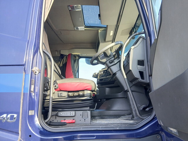 ボルボボルボFHトレーラーヘッド（トラクターヘッド）大型（10t）[写真09]