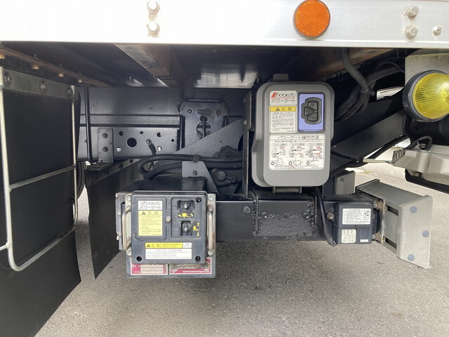 日野デュトロアルミバン小型（2t・3t）[写真09]