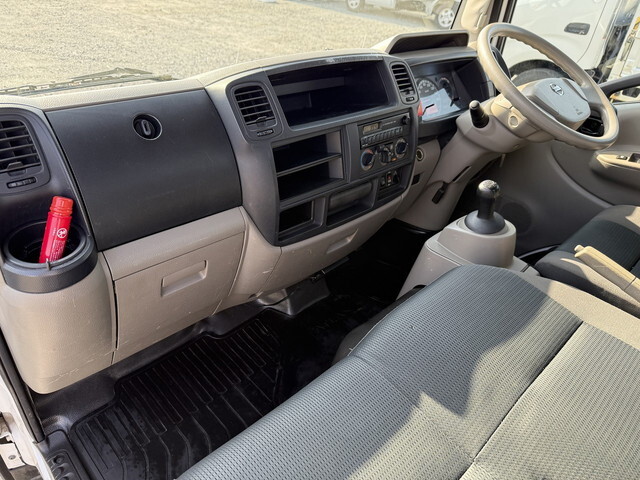 日産アトラス平ボディ小型（2t・3t）[写真37]