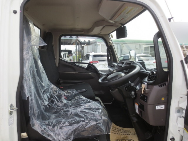 三菱ふそうキャンターアルミバン小型（2t・3t）[写真12]