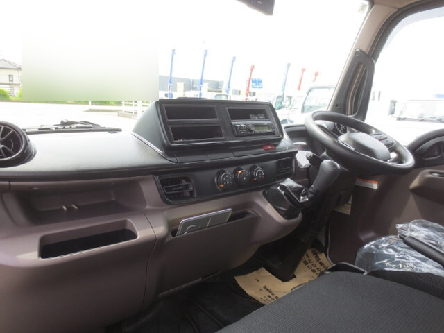 三菱ふそうキャンターアルミバン小型（2t・3t）[写真13]