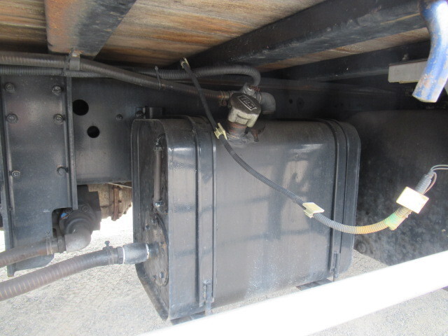 いすゞギガアルミブロック大型（10t）[写真19]