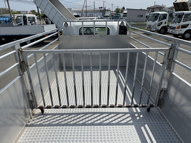 いすゞエルフ平ボディ小型（2t・3t）[写真11]