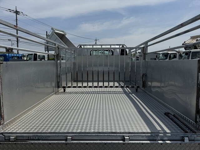 いすゞエルフ平ボディ小型（2t・3t）[写真14]