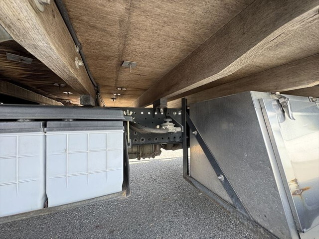 いすゞエルフ平ボディ小型（2t・3t）[写真23]