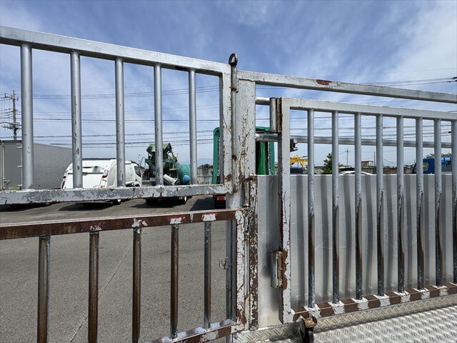 いすゞエルフ平ボディ小型（2t・3t）[写真07]