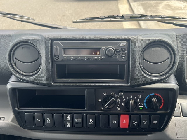 トヨタトヨエース平ボディ小型（2t・3t）[写真18]