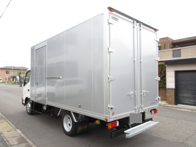 トヨタトヨエースアルミバン小型（2t・3t）[写真02]