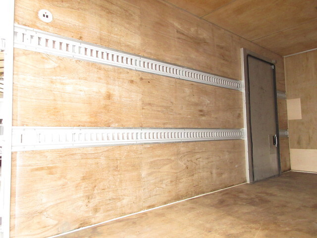 トヨタトヨエースアルミバン小型（2t・3t）[写真09]