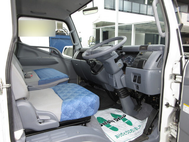 三菱ふそうキャンターアルミバン小型（2t・3t）[写真13]