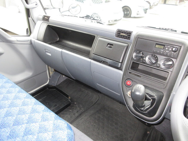 三菱ふそうキャンターアルミバン小型（2t・3t）[写真25]