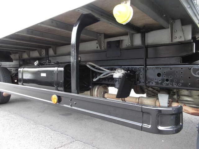 三菱ふそうキャンターアルミバン小型（2t・3t）[写真33]