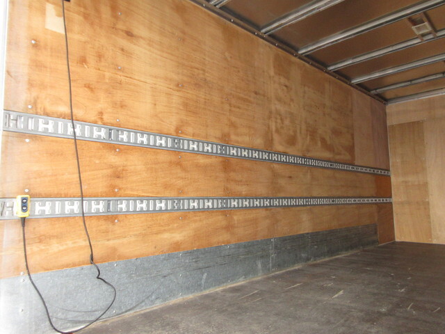 三菱ふそうキャンターアルミバン小型（2t・3t）[写真09]