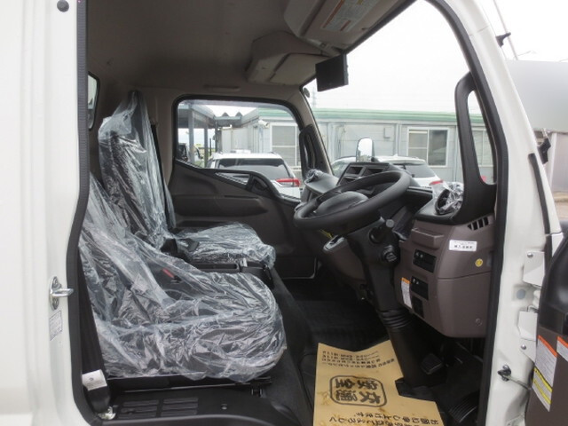 三菱ふそうキャンター平ボディ小型（2t・3t）[写真11]