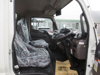 三菱ふそうキャンター平ボディ小型（2t・3t）[写真12]