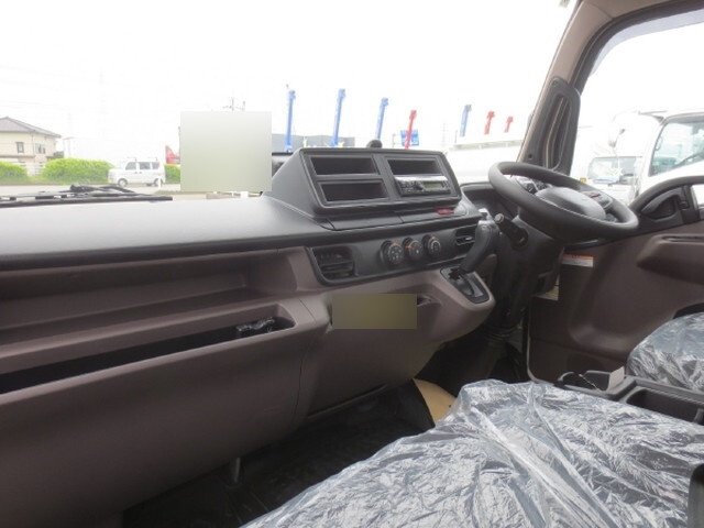 三菱ふそうキャンター平ボディ小型（2t・3t）[写真12]