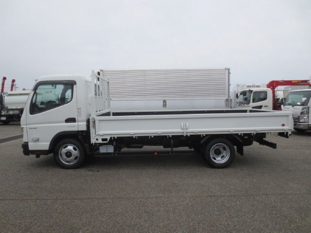三菱ふそうキャンター平ボディ小型（2t・3t）[写真08]
