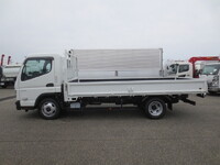 三菱ふそうキャンター平ボディ小型（2t・3t）[写真09]