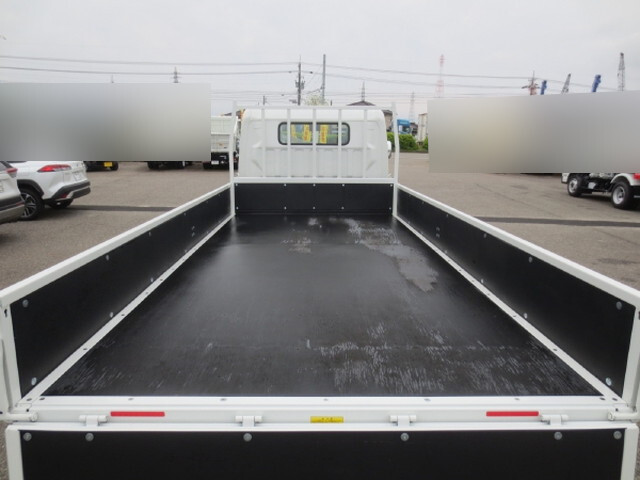 三菱ふそうキャンター平ボディ小型（2t・3t）[写真09]