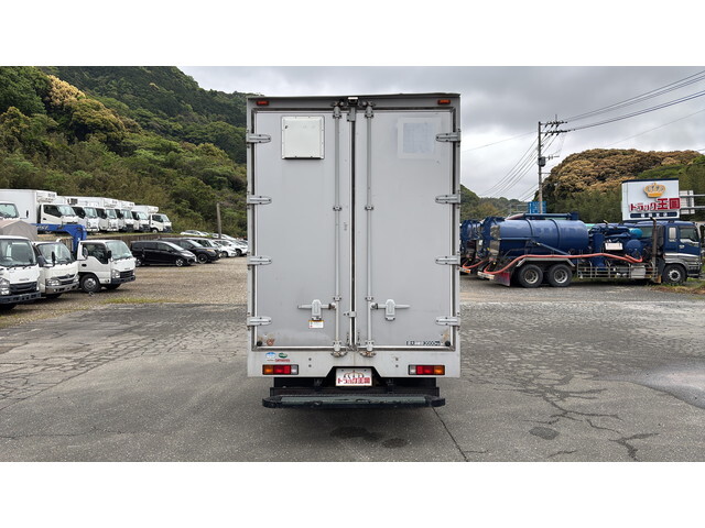 三菱ふそうキャンターアルミバン小型（2t・3t）[写真10]