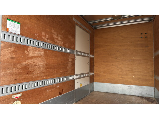 三菱ふそうキャンターアルミバン小型（2t・3t）[写真13]