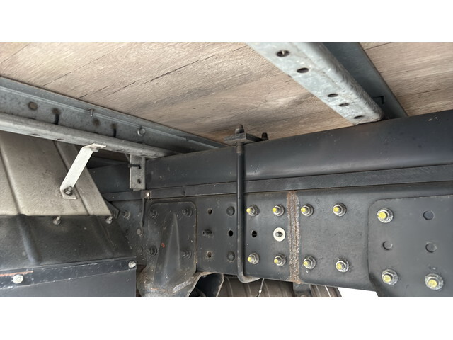 三菱ふそうキャンターアルミバン小型（2t・3t）[写真20]