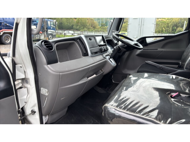 三菱ふそうキャンターアルミバン小型（2t・3t）[写真29]