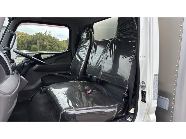 三菱ふそうキャンターアルミバン小型（2t・3t）[写真30]