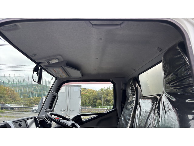 三菱ふそうキャンターアルミバン小型（2t・3t）[写真31]