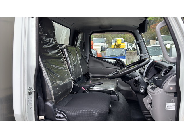 三菱ふそうキャンターアルミバン小型（2t・3t）[写真32]