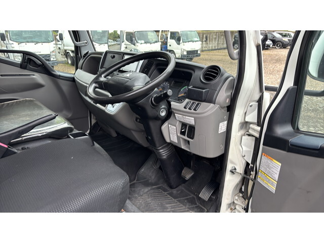 三菱ふそうキャンターアルミバン小型（2t・3t）[写真33]