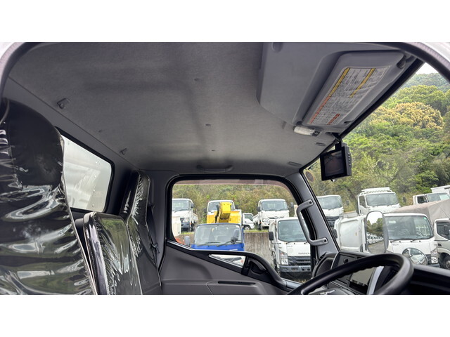 三菱ふそうキャンターアルミバン小型（2t・3t）[写真34]