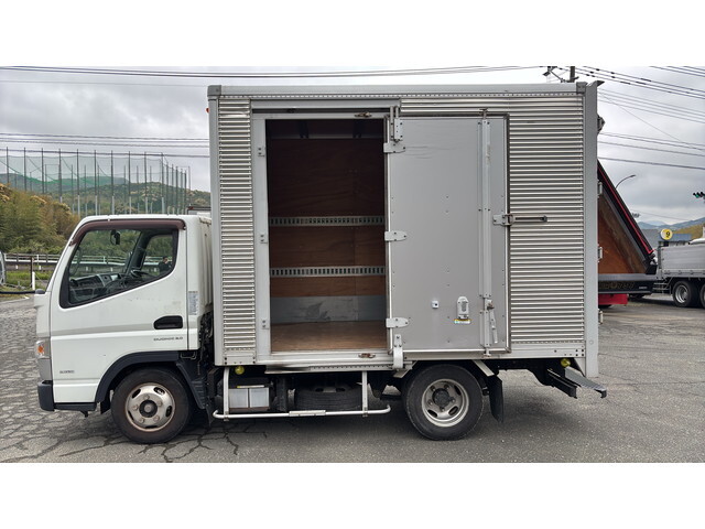 三菱ふそうキャンターアルミバン小型（2t・3t）[写真06]