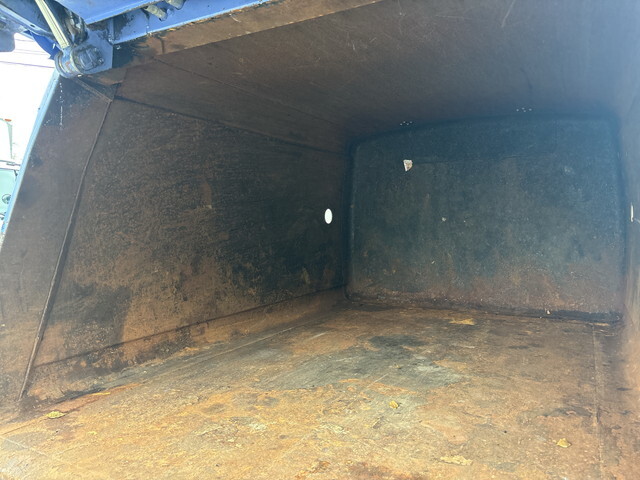 いすゞエルフパッカー車（塵芥車）小型（2t・3t）[写真17]