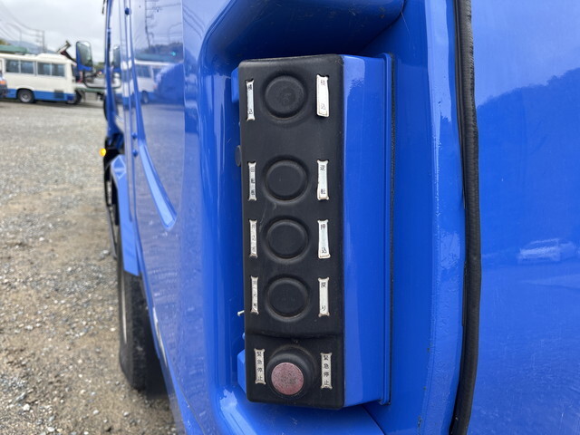 いすゞエルフパッカー車（塵芥車）小型（2t・3t）[写真19]