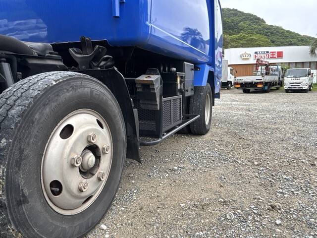 いすゞエルフパッカー車（塵芥車）小型（2t・3t）[写真24]