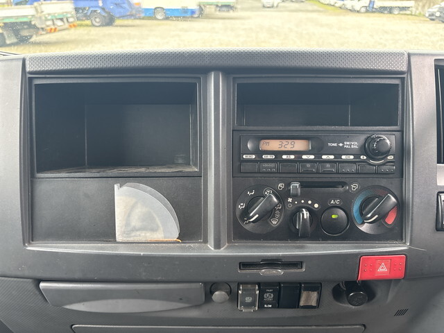 いすゞエルフパッカー車（塵芥車）小型（2t・3t）[写真38]