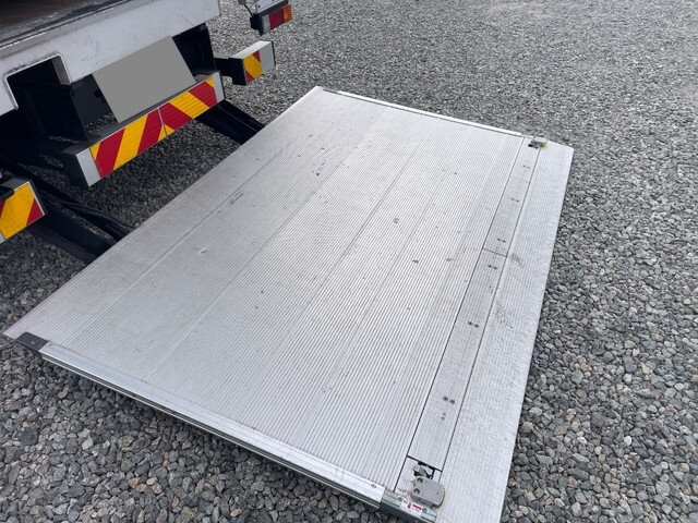 三菱ふそうキャンター冷凍車（冷蔵車）小型（2t・3t）[写真04]