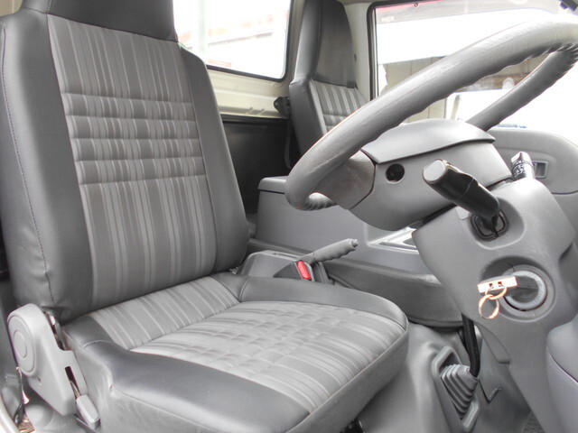 マツダボンゴ平ボディ小型（2t・3t）[写真25]