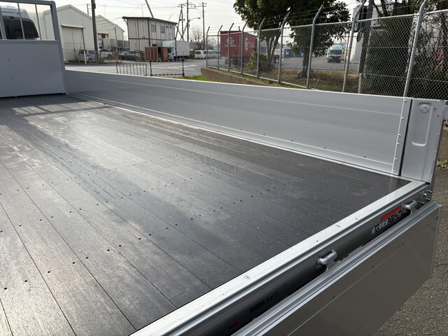 三菱ふそうファイタークレーン4段中型（4t）[写真11]