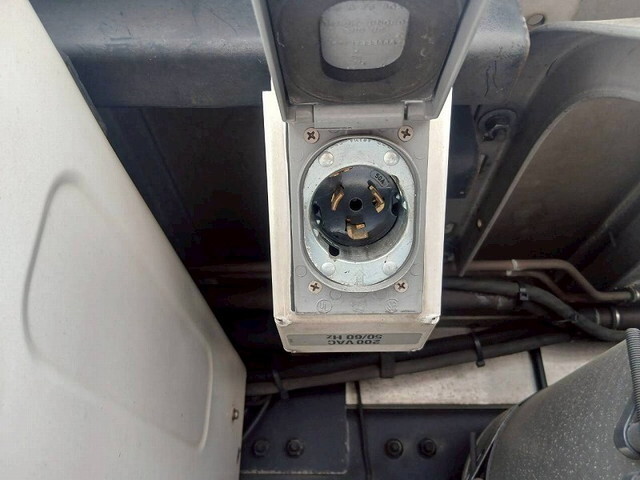 UDトラックスクオン冷凍車（冷蔵車）大型（10t）[写真34]