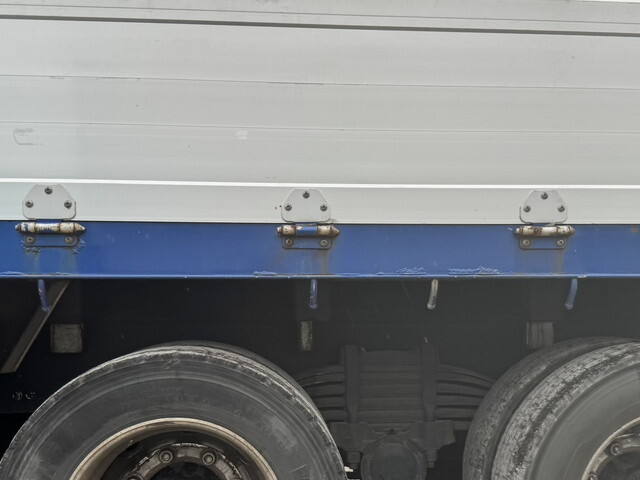 三菱ふそうファイター平ボディ増トン（6t・8t）[写真16]