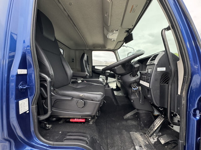 三菱ふそうファイター平ボディ増トン（6t・8t）[写真26]