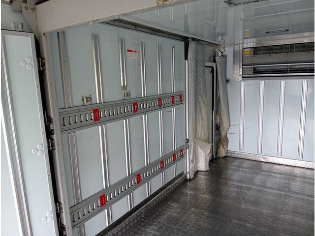 三菱ふそうキャンター冷凍車（冷蔵車）小型（2t・3t）[写真11]