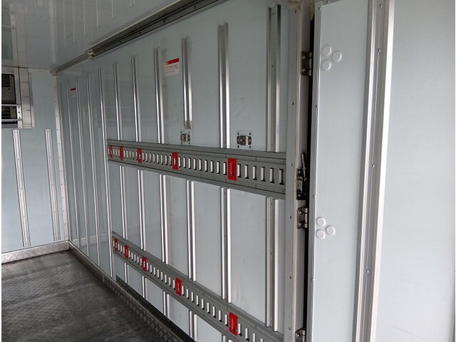 三菱ふそうキャンター冷凍車（冷蔵車）小型（2t・3t）[写真12]