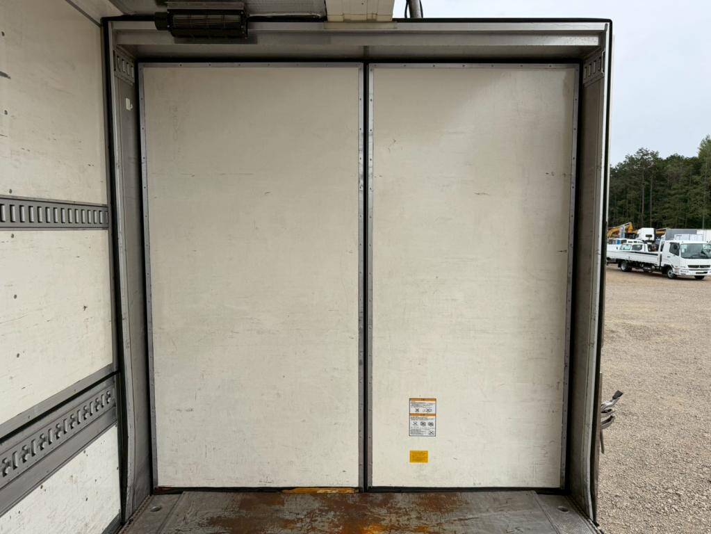 いすゞギガ冷蔵冷凍ウイング大型（10t）[写真11]