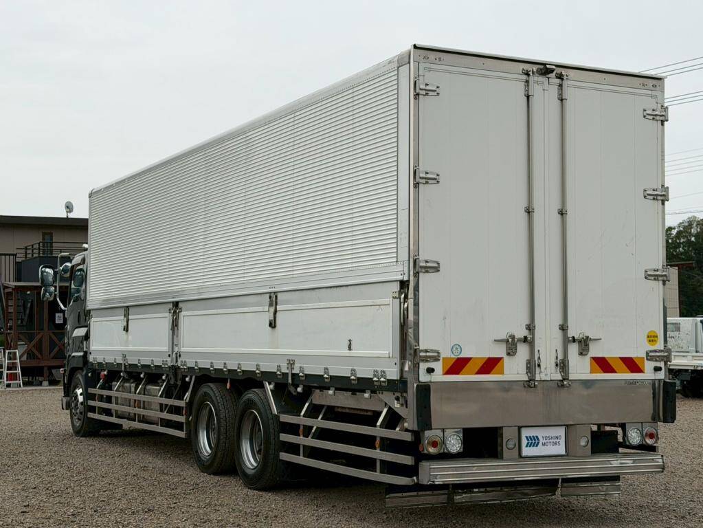いすゞギガ冷蔵冷凍ウイング大型（10t）[写真03]