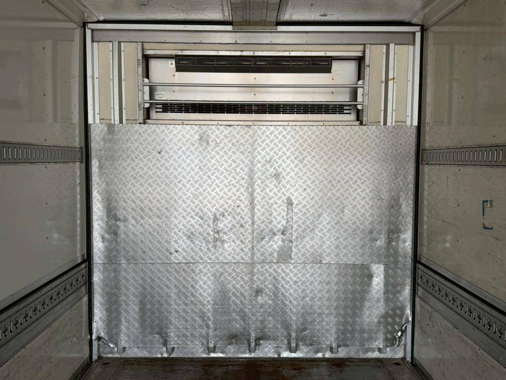 いすゞギガ冷蔵冷凍ウイング大型（10t）[写真07]